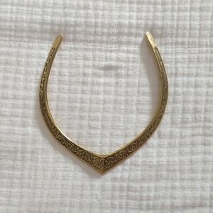 Elegant Gold-Toned Women's Jewelry Piece